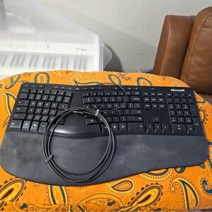 Microsoft Natural Ergonomic Palm Rest Comfort Keyboard, VGUC *$15 PRICE DROP*